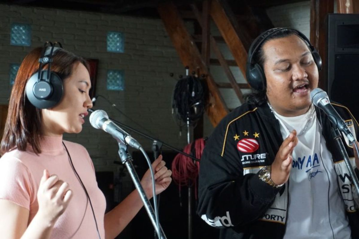 Dari Panggung Musik ke Layar Lebar: Cidro Asmoro dan Lompatan Karier Ndarboy–Happy Asmara