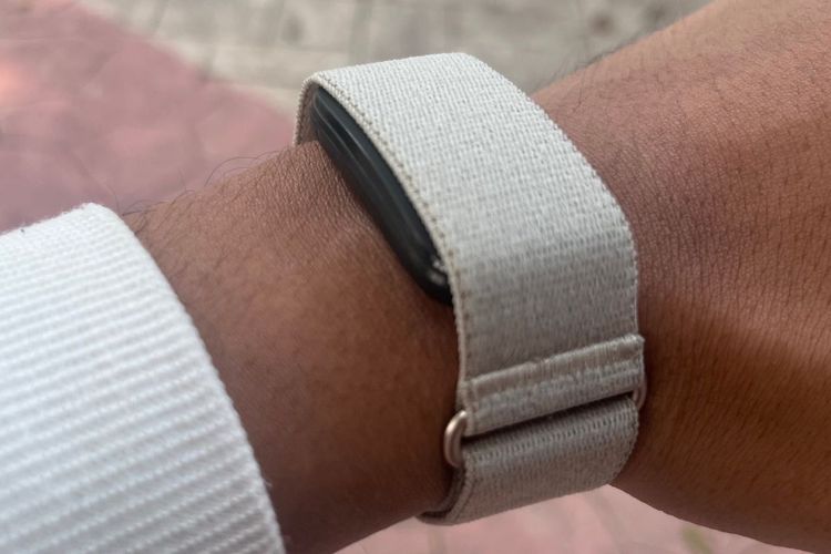 Garmin CIRQA: Smartband Tanpa Layar untuk Fokus ke Kesehatan