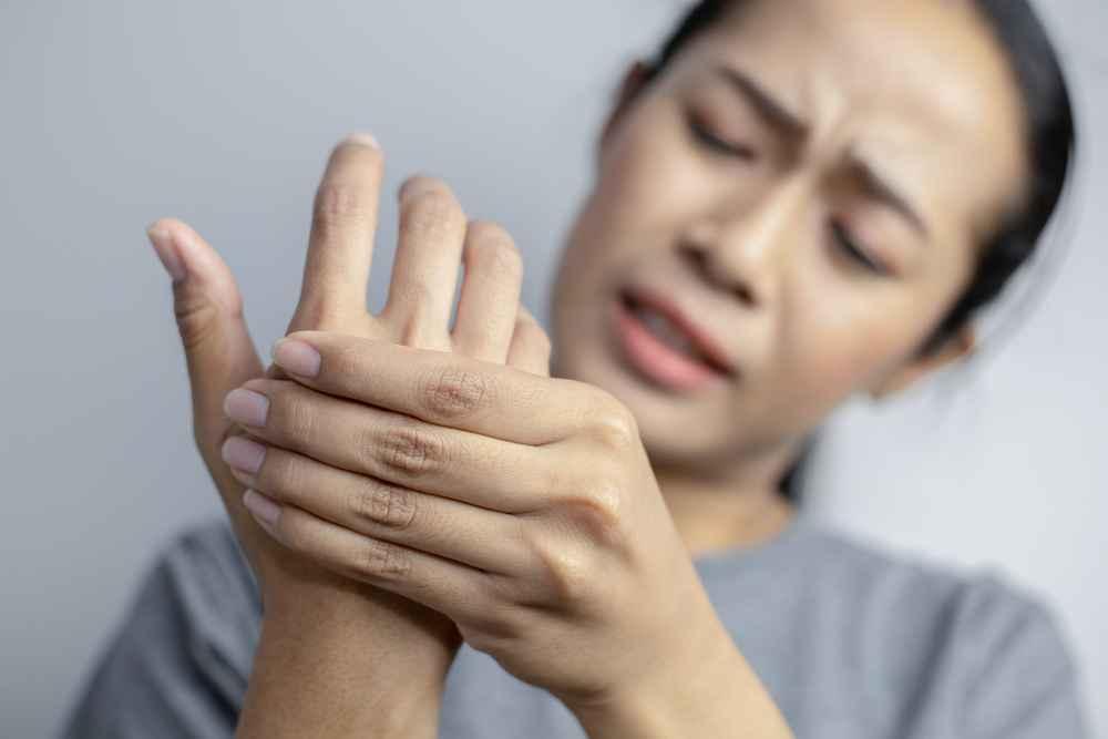 Kebas dan Kesemutan: Penyebab, Obat Apotek, dan Batas Aman