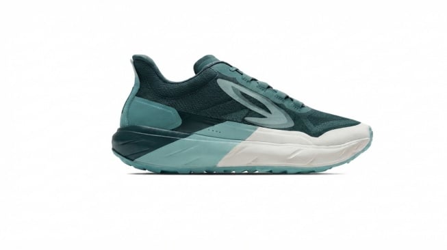 Perbandingan 3 Sepatu Trail Running Populer: Teknologi, Harga, dan Performa