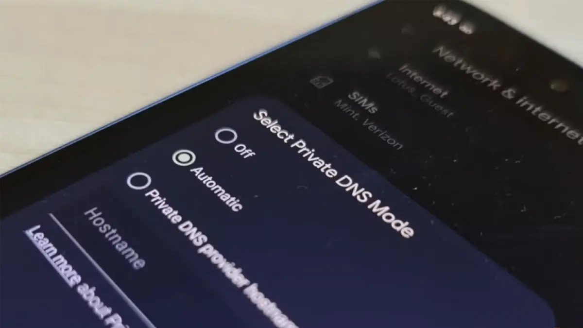 Private DNS: Perisai Esensial Saat Terhubung ke WiFi Publik