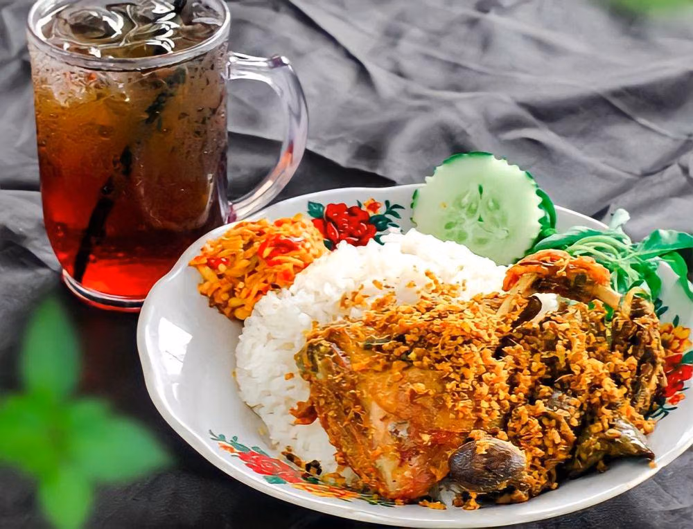 7 Warung Bebek Goreng Paling Hits: Lokasi, Harga, dan Cita Rasa Autentik