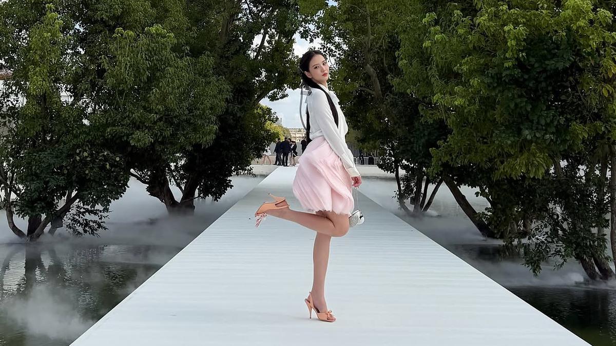 Bagaimana K-pop Stars Mencuri Perhatian di Fashion Week