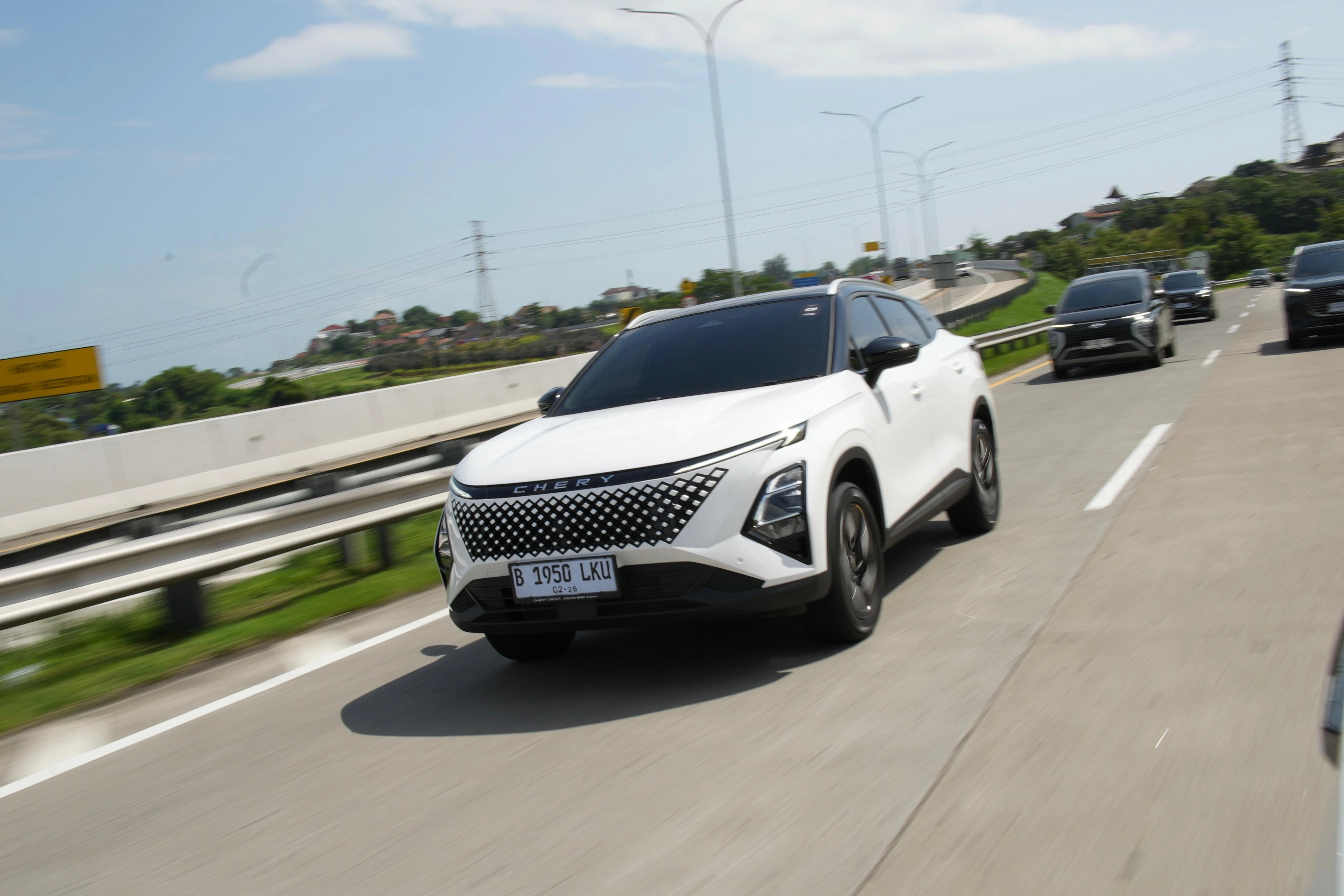 Honda HR-V Hybrid vs Chery C5 CSH: Irit atau Bertenaga?
