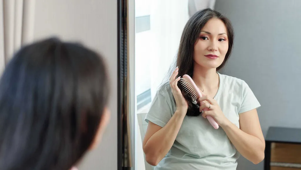 Menyisir Rambut Setiap Hari: Kebiasaan Sederhana, Manfaat Besar
