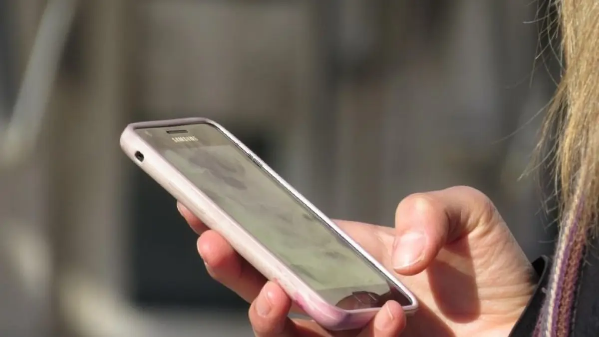 Gunakan Satu Nomor WhatsApp di Dua HP dengan Mode Pendamping