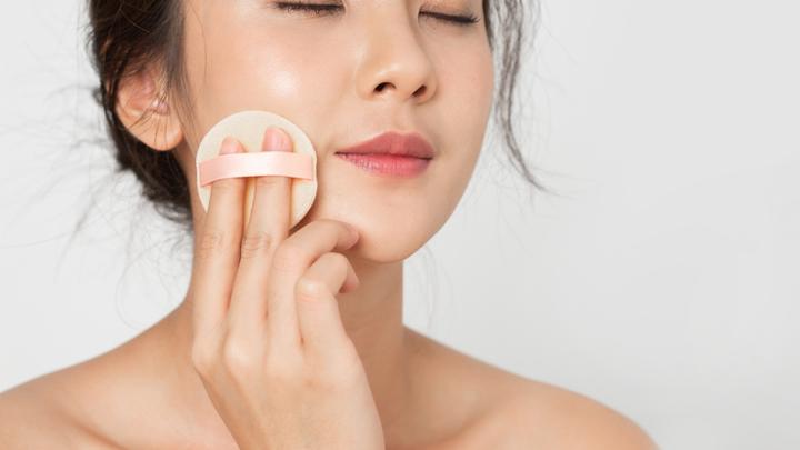 Tinted Moisturizer, Foundation, atau Skin Tint: Mana yang Paling Natural?