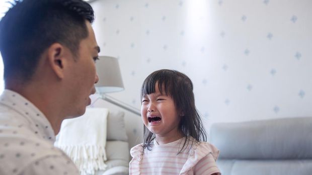 Kesalahan Pola Asuh Orang Tua yang Menghantui Anak Sampai Dewasa