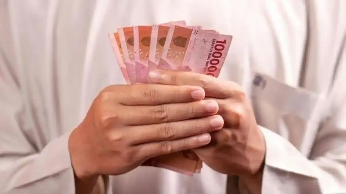 Paket Bansos Akhir Tahun: Beras, BSU, dan Janji Tunai Rp5,4 Juta