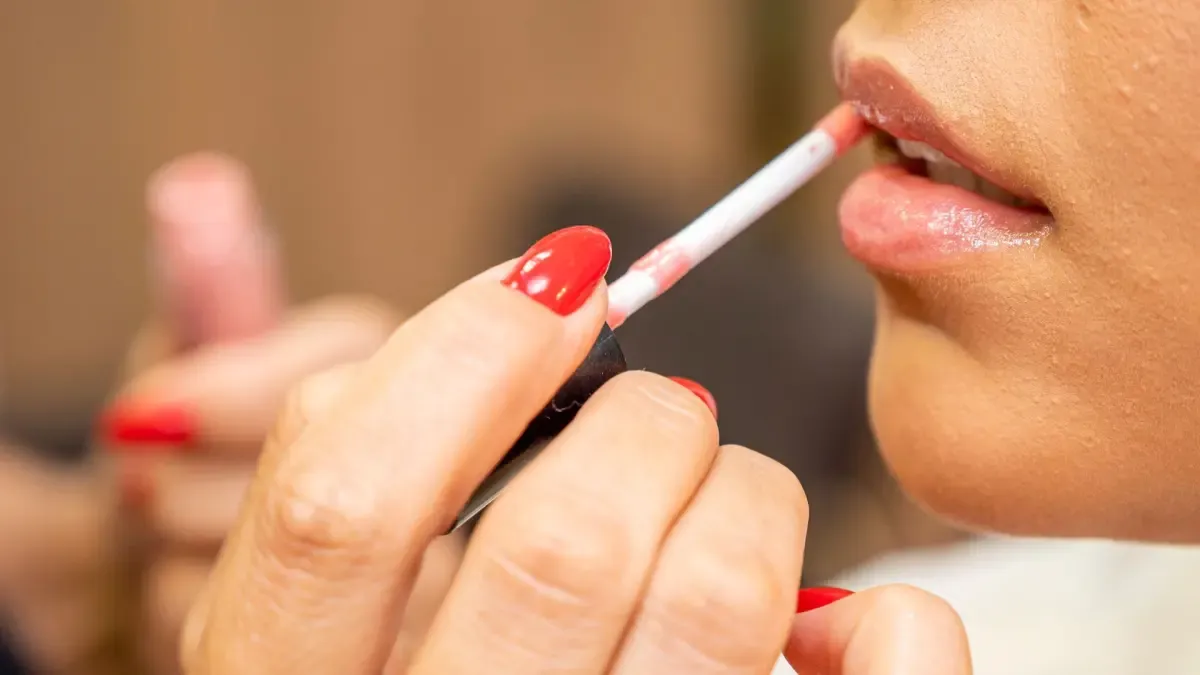 Lipstik Soft Blur vs Matte untuk Bibir Two-Tone