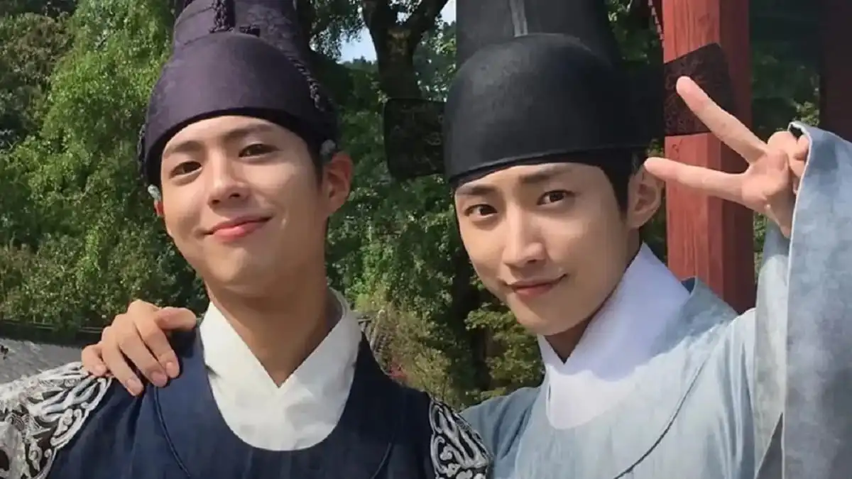 Park Bo Gum & Jinyoung Hidupkan Kembali Misty Road untuk Dekade Love in the Moonlight