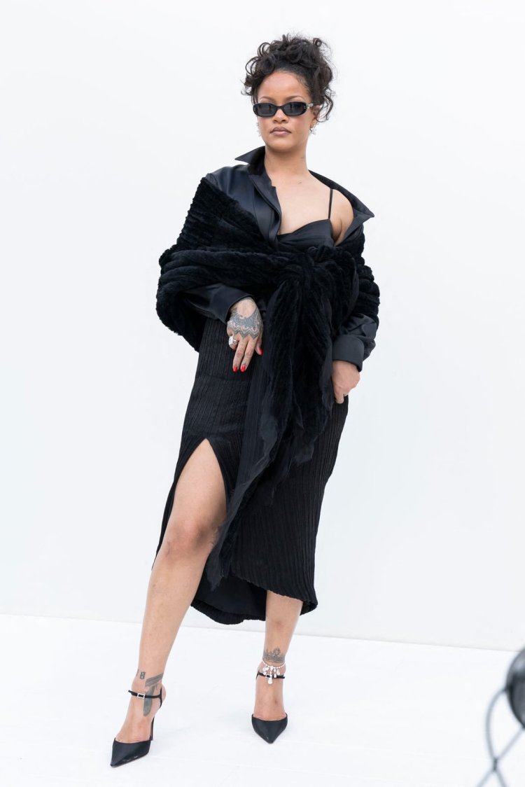 Rihanna vs Jisoo BLACKPINK: Adu Gaya Ambassador Dior di Paris
