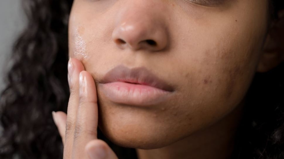 Lipstik Mana yang Bikin Bibir Hitam? Ini Ciri Bahayanya