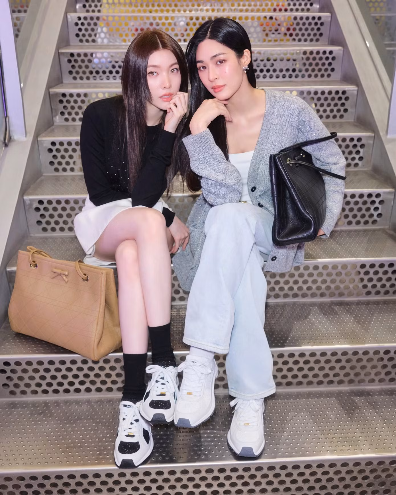 Jisoo, Jang Wonyoung, dan Rihanna di Front Row Dior
