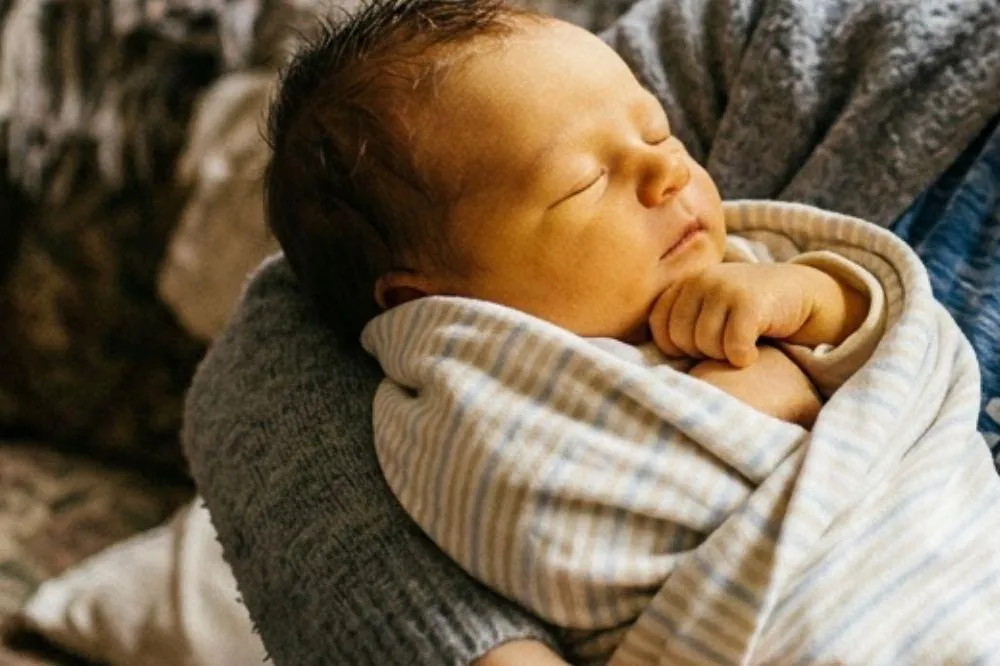 Bayi Kuning Setelah Pulang: Mengantuk, Susah Menyusu, Kapan Waspada?