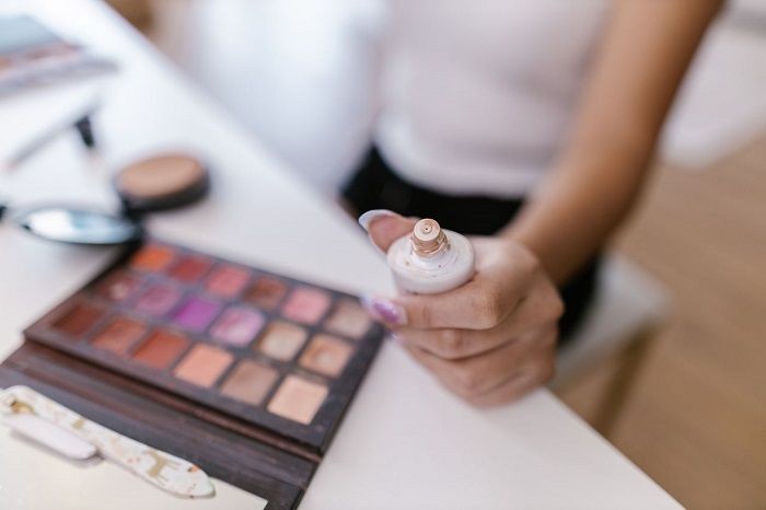 Makeup Tahan Lama di Musim Hujan dan Panas