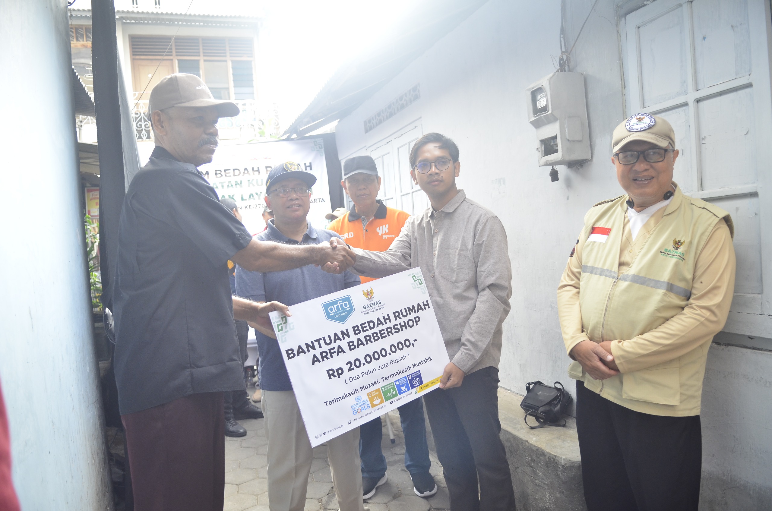 Gotong Royong Wujudkan Rumah Layak bagi Lansia dan Warga Rentan