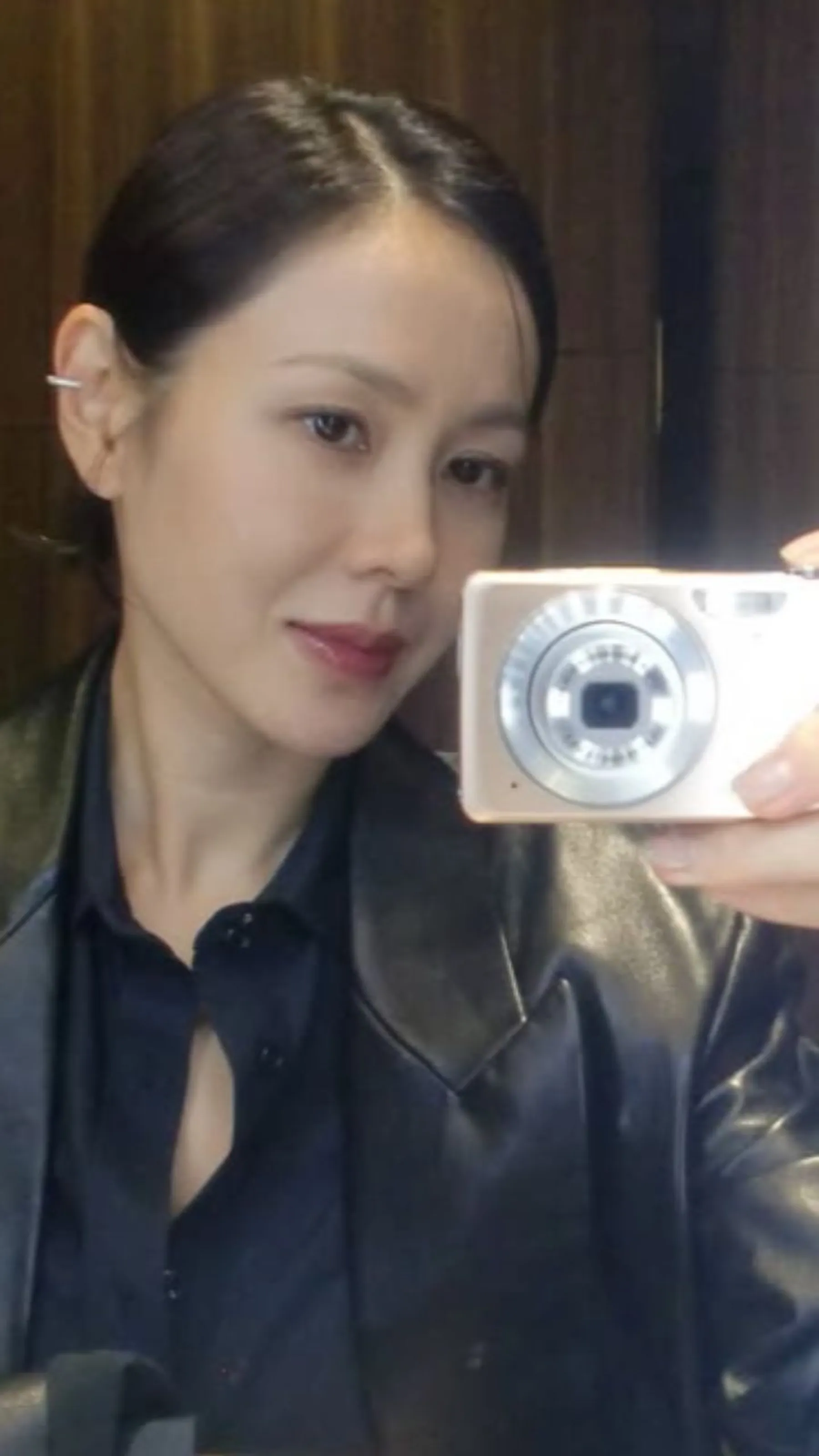Menyeimbangkan Panggung dan Rumah Tangga: Son Ye Jin sebagai Ibu dan Aktris
