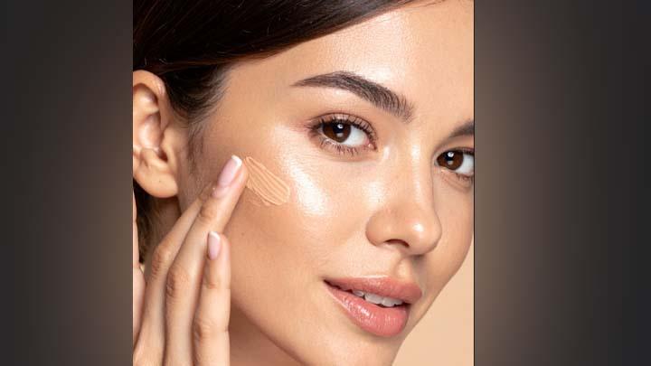 Tinted Moisturizer, Foundation, atau Skin Tint: Mana yang Paling Natural?
