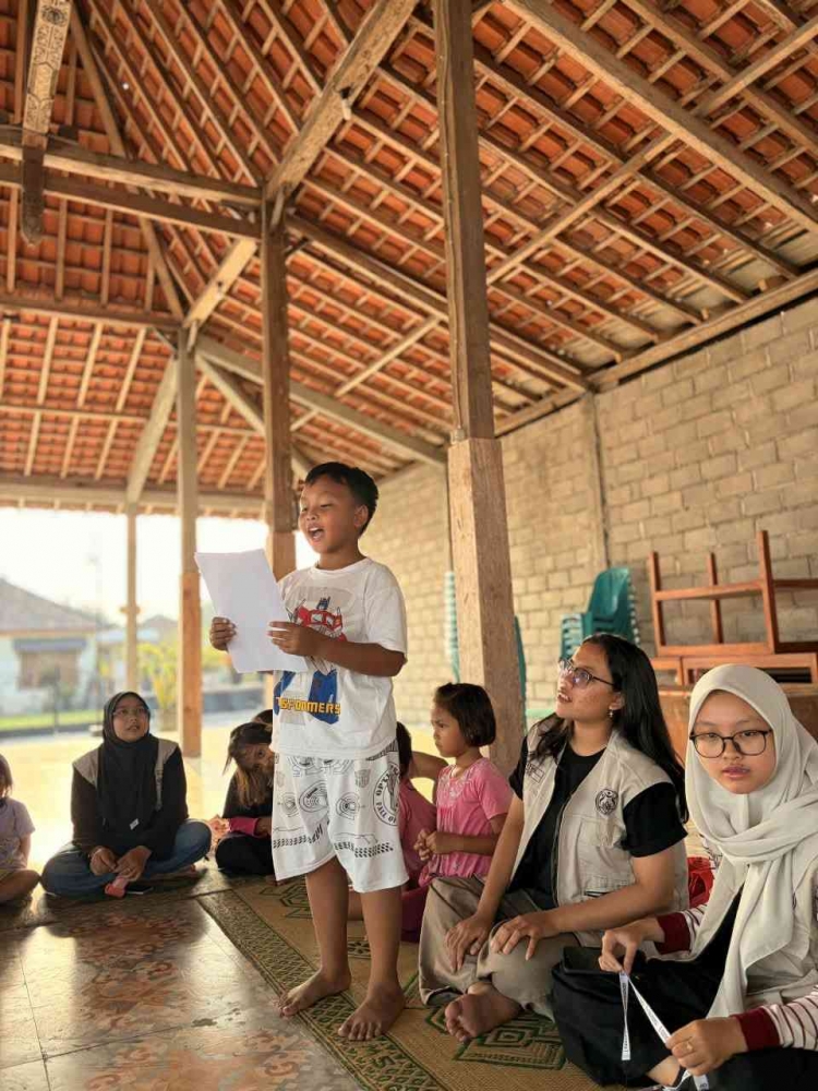 Mahasiswa KKN Menghidupkan Literasi Siswa SD lewat Storytelling dan Dolanan Sastra