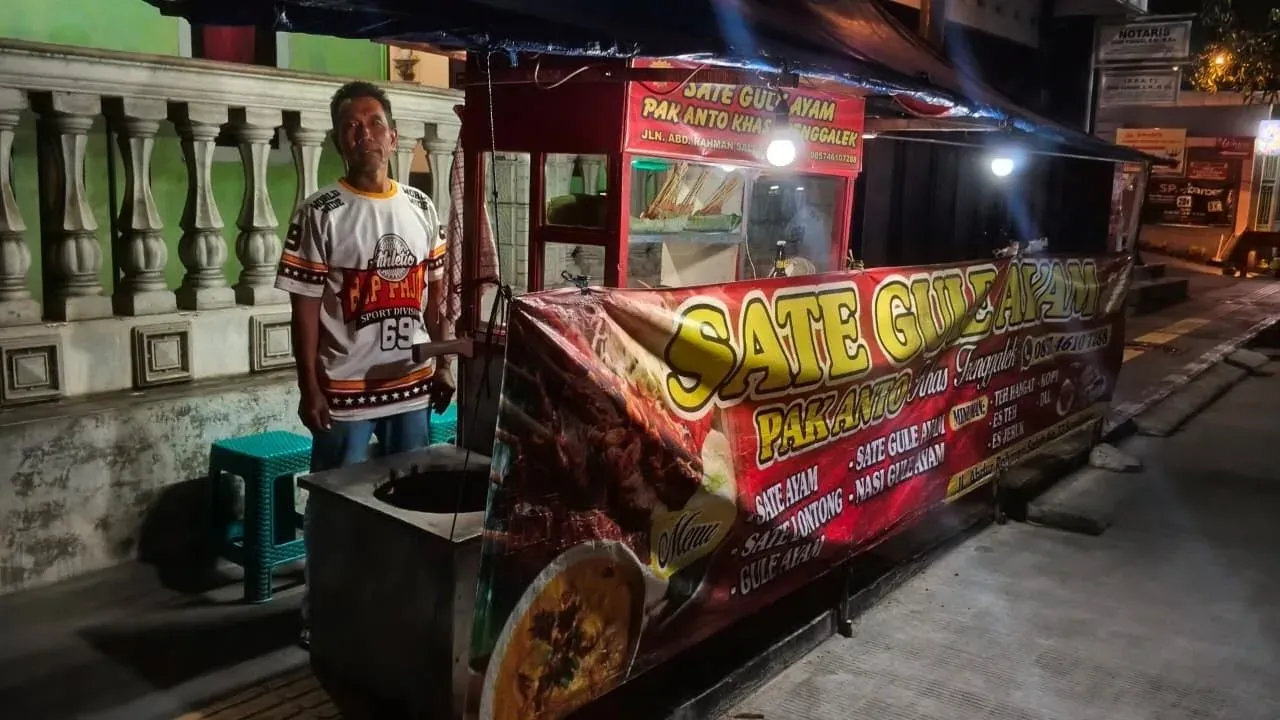 Pedagang Sate dan Gule Legendaris yang Menolak Naikkan Harga