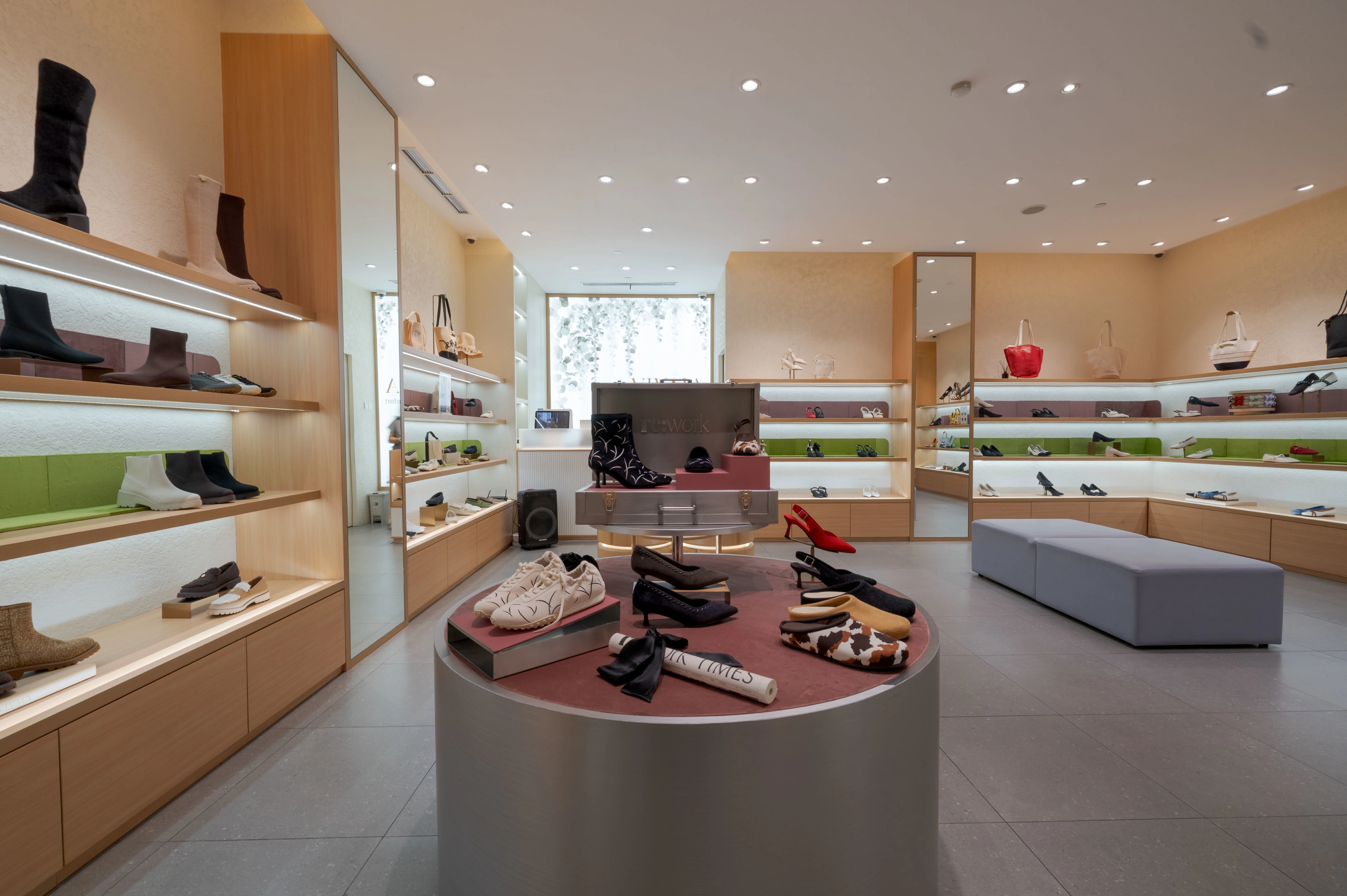 Sepatu Kerja Modern yang Mengubah Cara Bekerja