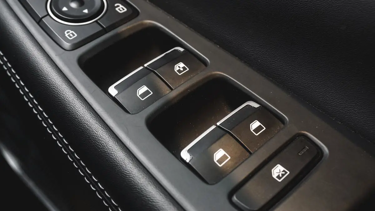 Power Window Seret dan Macet: Diagnosis dan Perawatan Sederhana