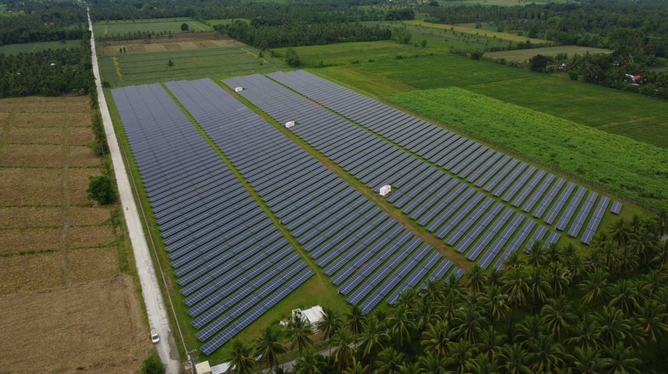 Transisi Energi Ambisius dan Turunnya Biaya Listrik Kawasan