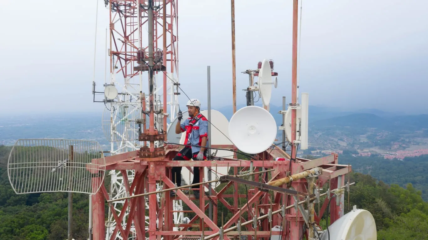Buyback Saham TOWR Rp500 Miliar: Manuver Agresif di Tengah Koreksi Tajam