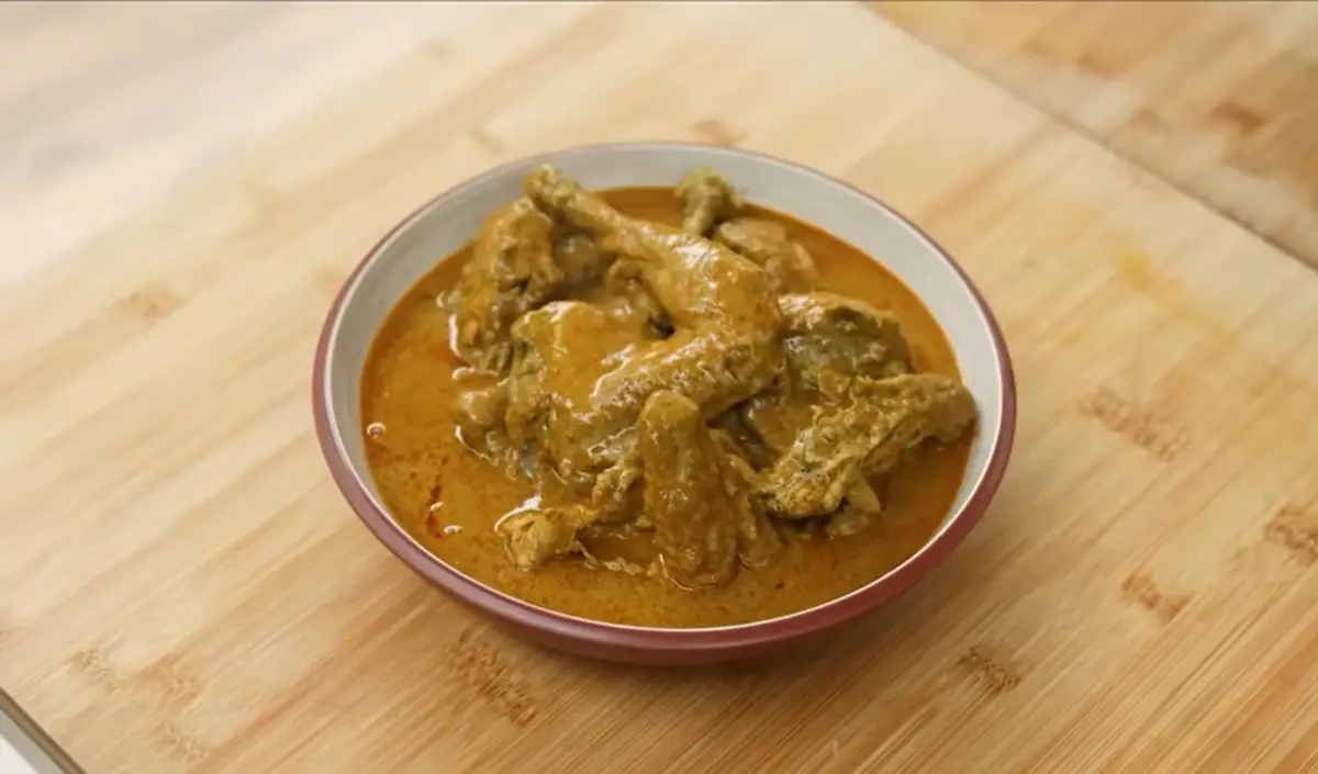 Gulai Ayam Padang vs Soto Banjar: Pertarungan Dua Kuah Rempah Tradisional