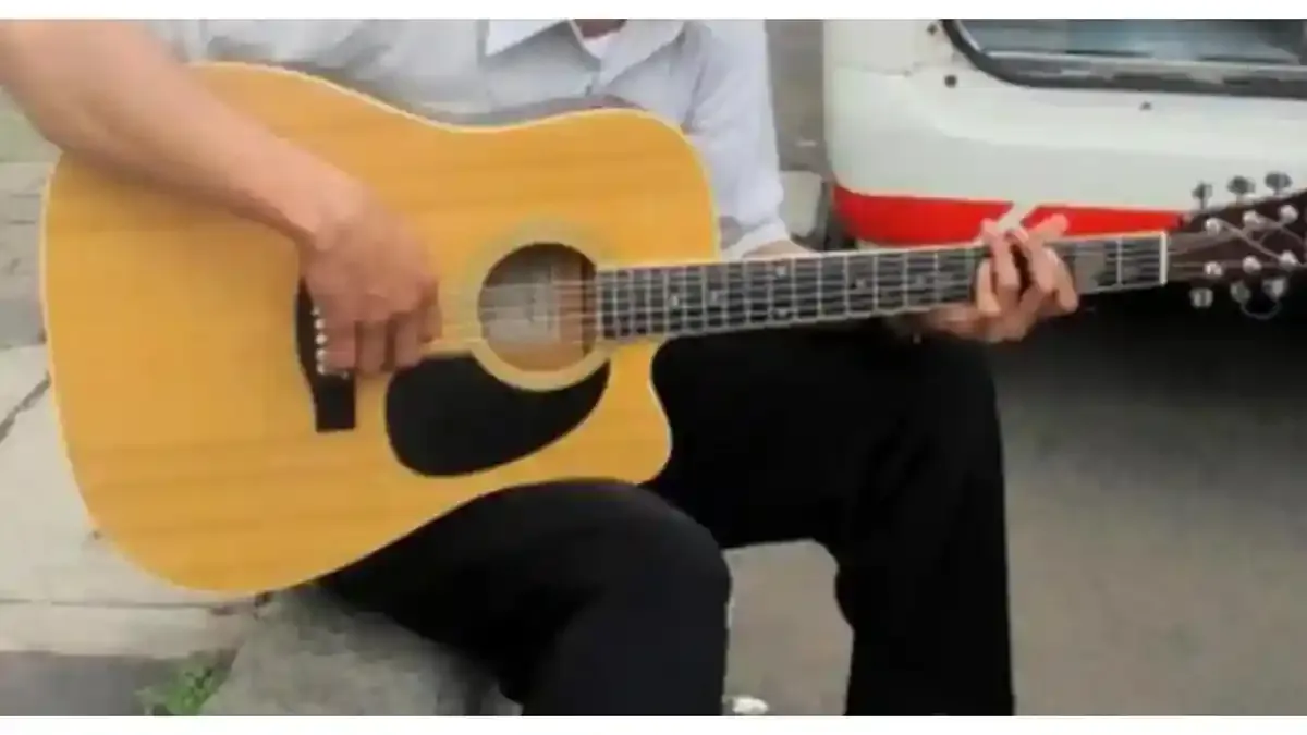 Tiga Lagu Cinta Populer dengan Chord Gitar Mudah