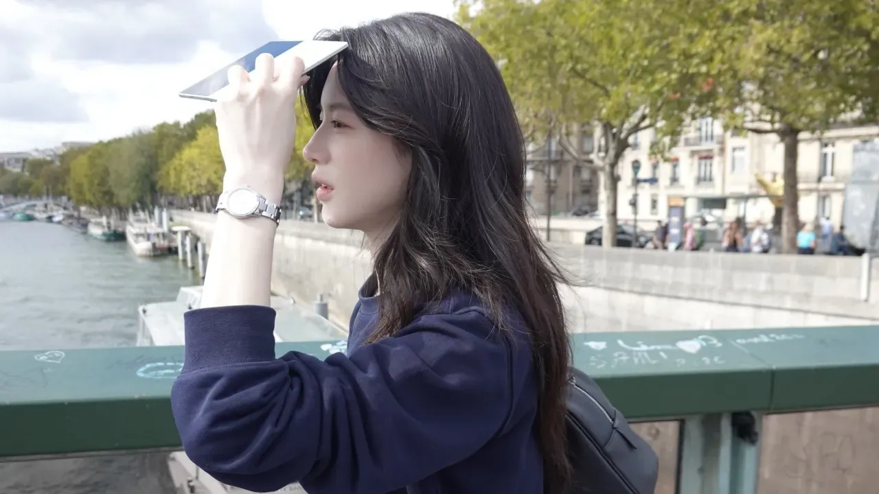 Tiru Gaya Traveling Selebriti Korea: OOTD dan Makeup Santai