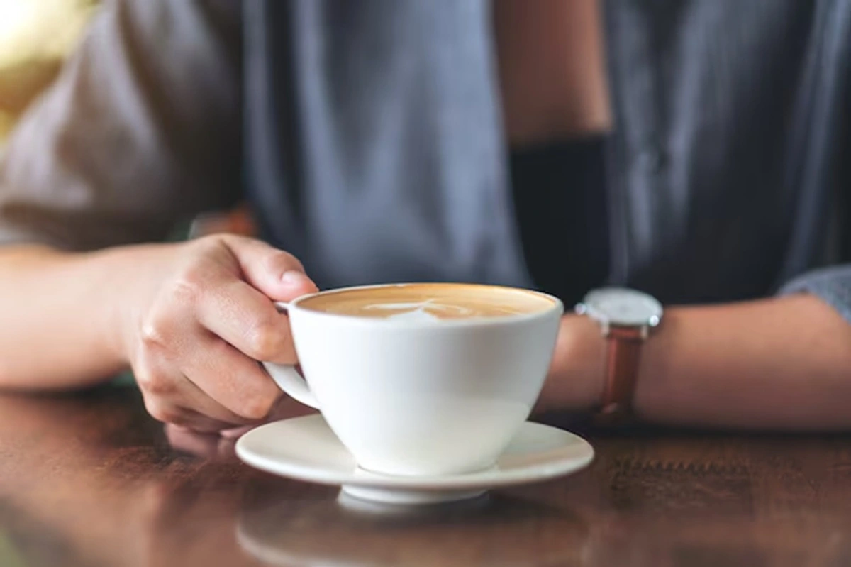 Minum Kopi Saat Intermittent Fasting: Aman atau Mengganggu Pencernaan?