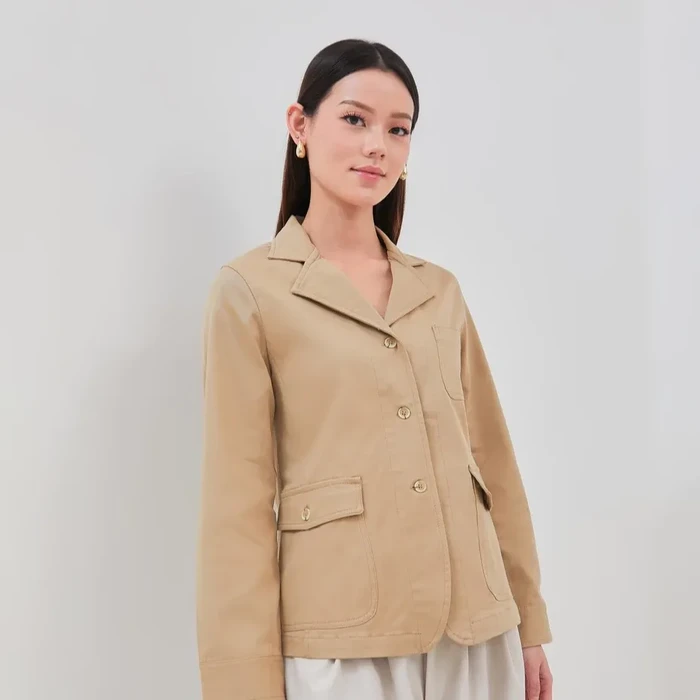 Meniru Airport Fashion Yeji ITZY untuk Gaya Traveling Chic