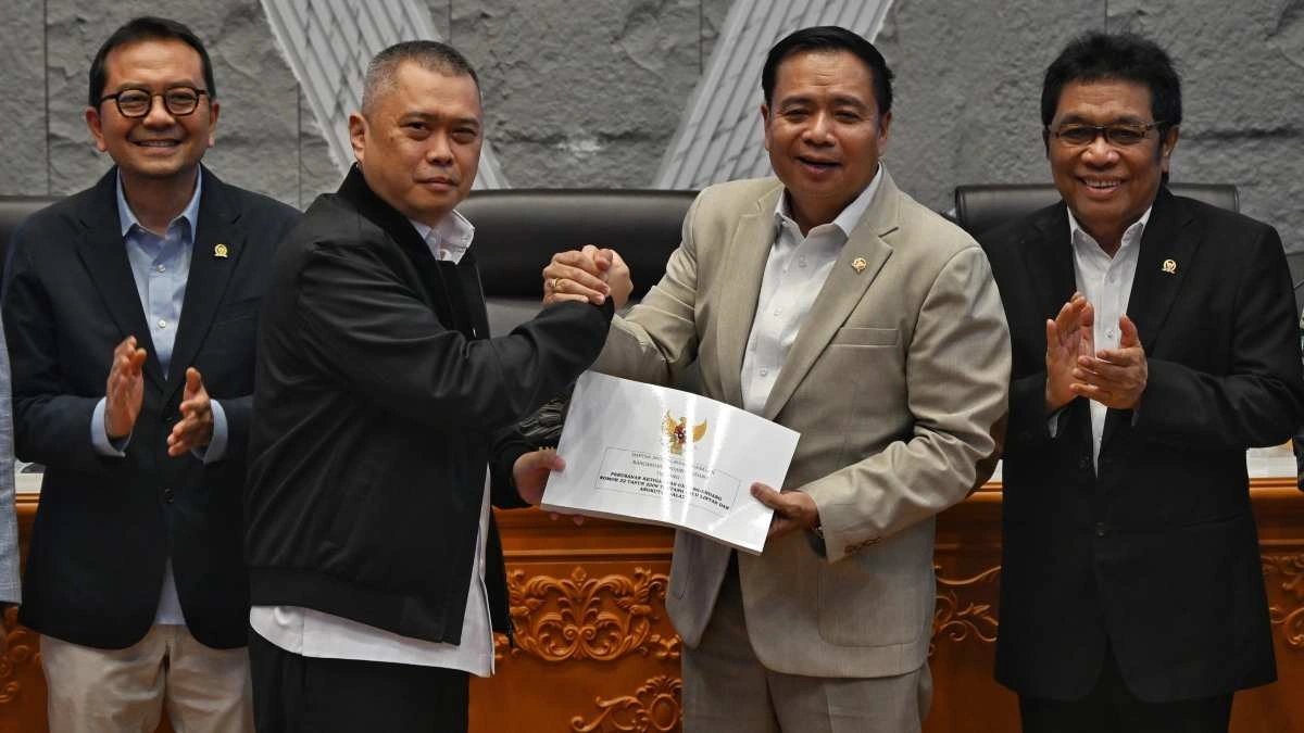 Revisi UU LLAJ: Menggigit ODOL, Menjepit Aplikasi Transportasi Online