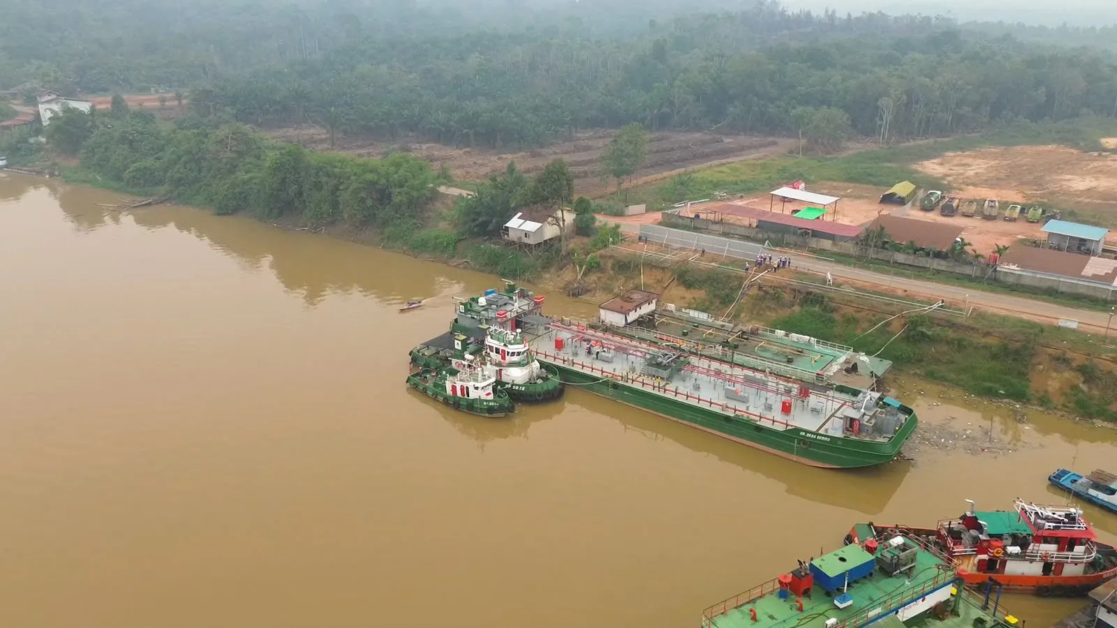 Sungai Kapuas Surut: Pertamina Ubah Jalur Distribusi BBM Lewat Tayan