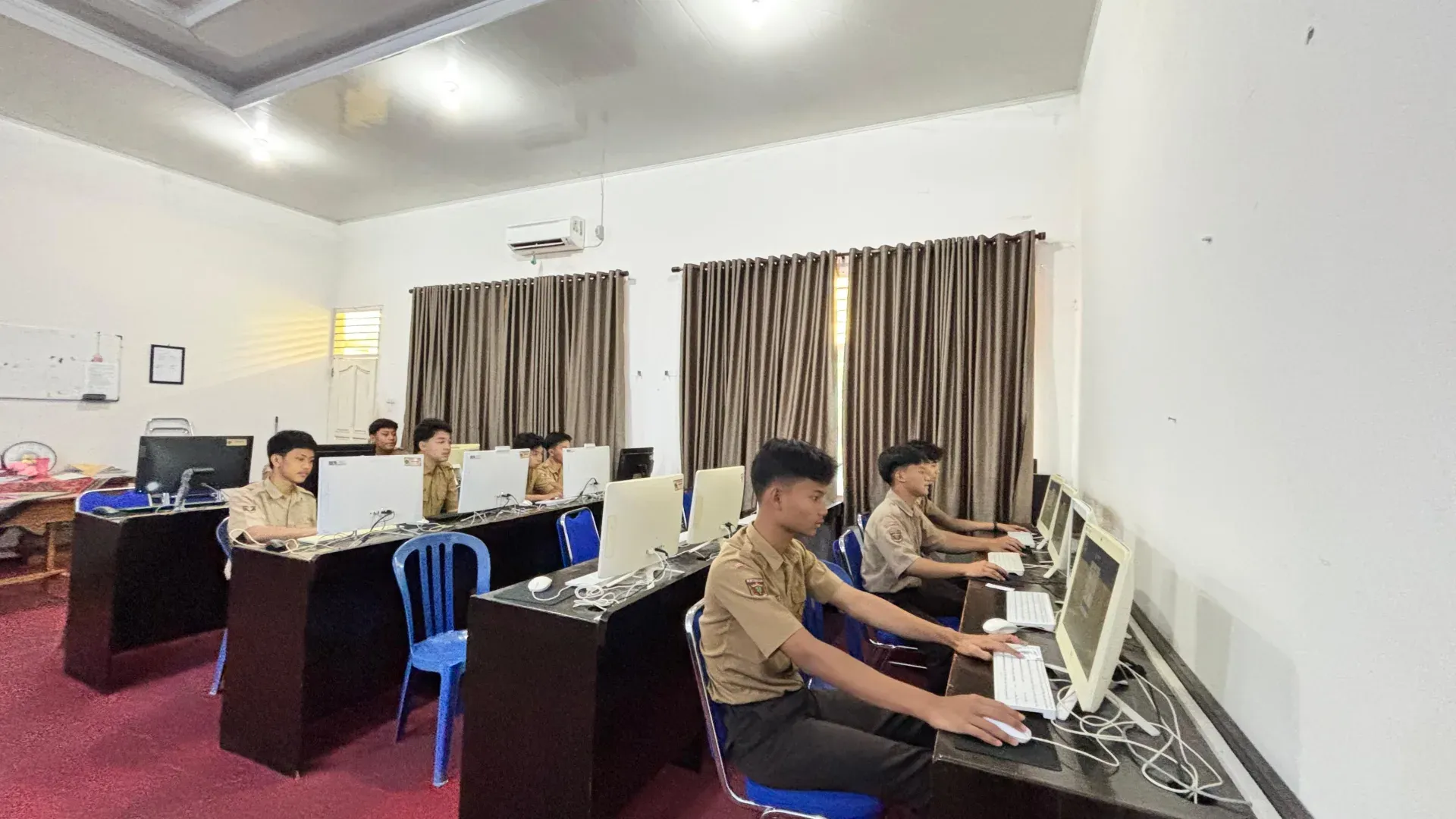 Strategi Persiapan TKA di Sekolah: Simulasi dan Pendampingan Kelompok Kecil