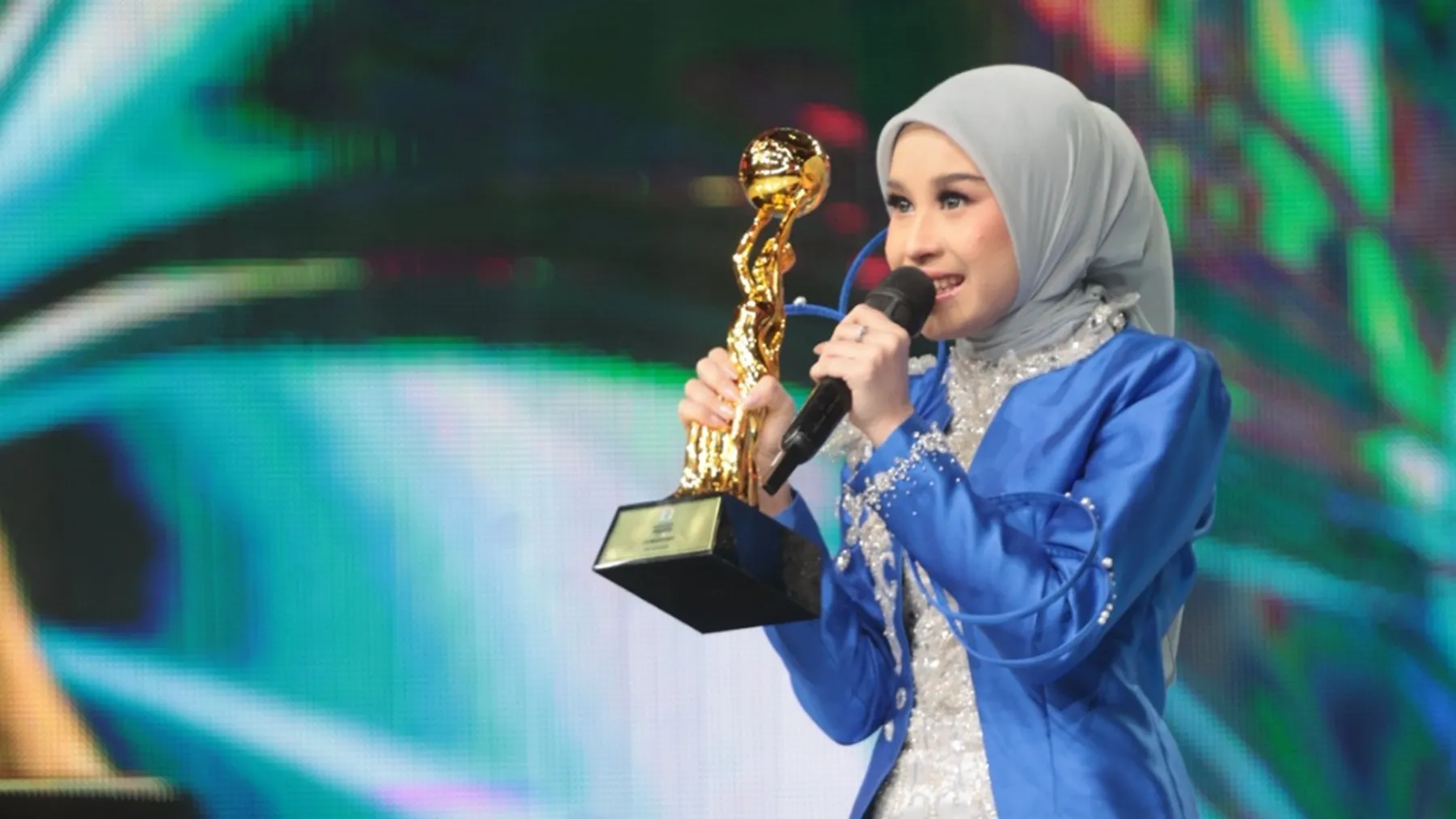 Valen DA Raih Penghargaan Besar Meski Absen karena Sakit