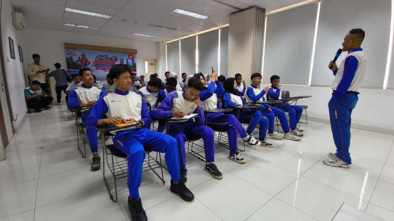 Bootcamp Keselamatan Berkendara dan Lahirnya Duta Muda #Cari_Aman