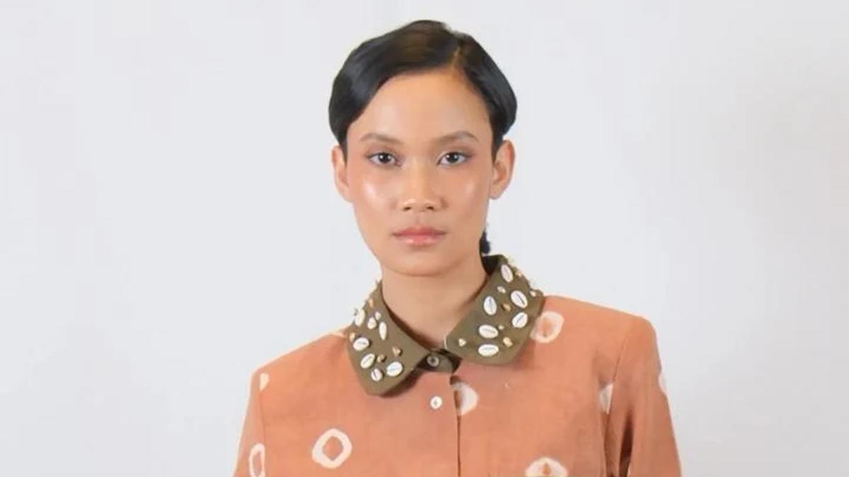 Perpaduan Tradisional dan Streetwear dalam Gaya Kasual Muda