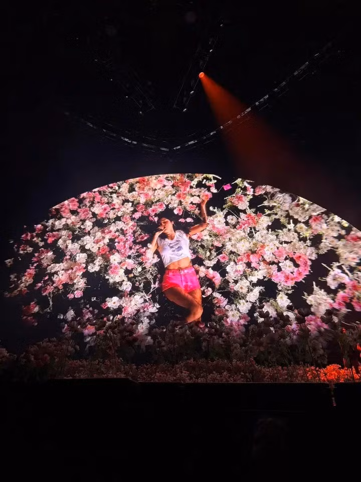 Desain Panggung Musiman Olivia Rodrigo di The Unraveled Tour