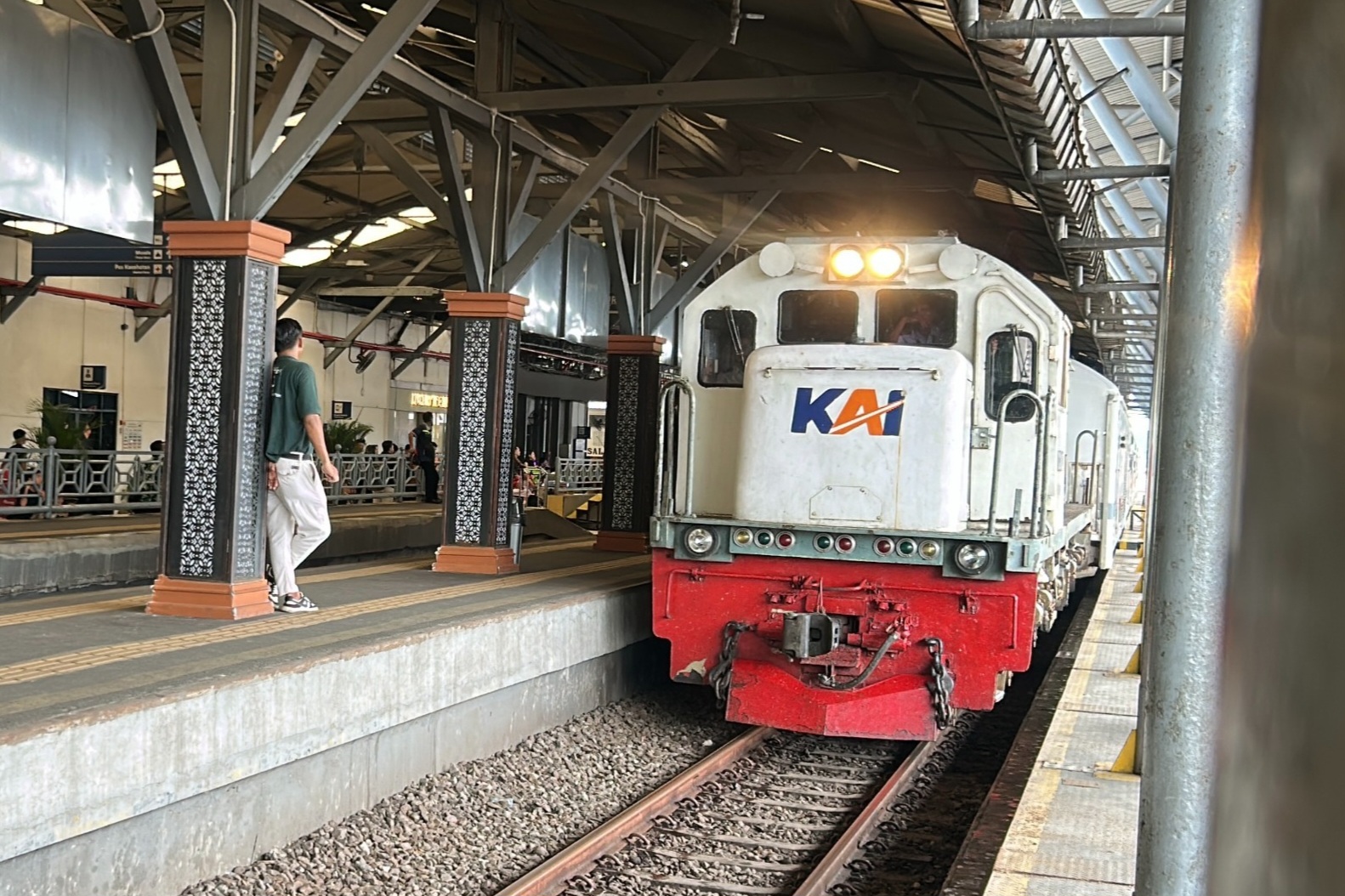Kereta, Bus, atau Travel? Panduan Transportasi Hemat dari Semarang