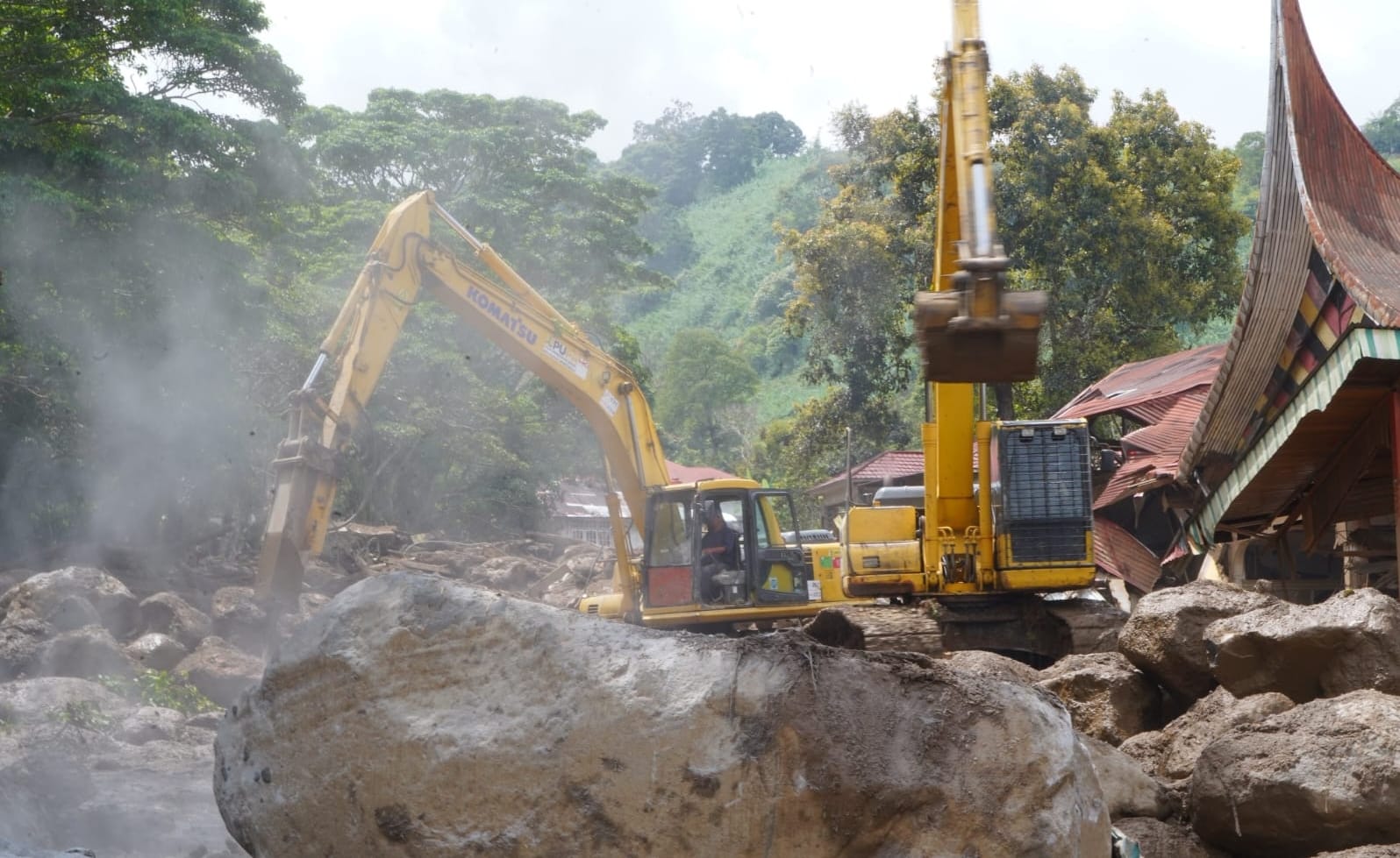 Lomba Waktu Solok: Jalan dan Sungai Dikebut Pulih