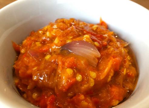 Tiga Sambal Tradisional Regional: Balado Minang, Sambal Tomat Jawa, dan Plecing Lombok