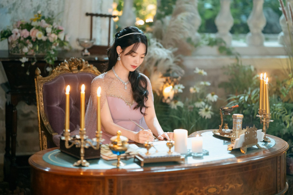 Transformasi Bangsawan Fantasi di The Remarried Empress