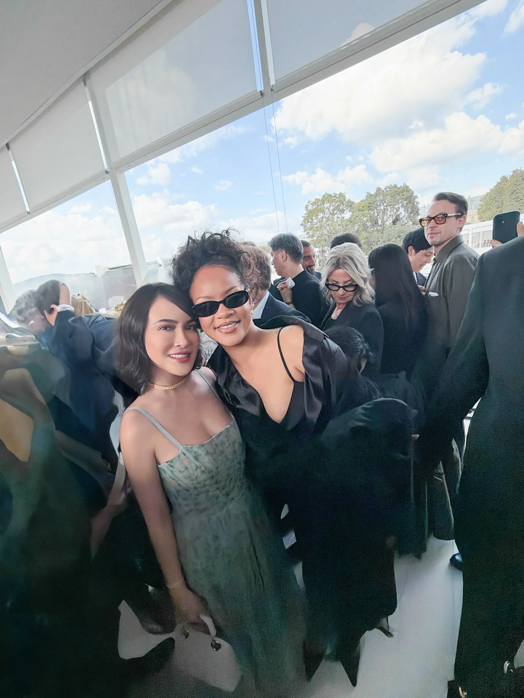 Selebriti Global Bersinar di Dior Paris Fashion Week