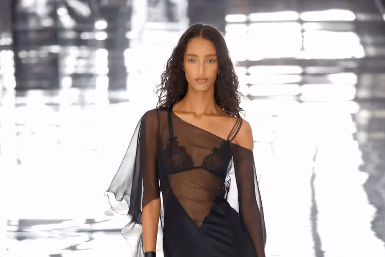 Lima Tren Utama Spring/Summer: Bra Terbuka, Disco Glamor, dan Rok Eksentrik