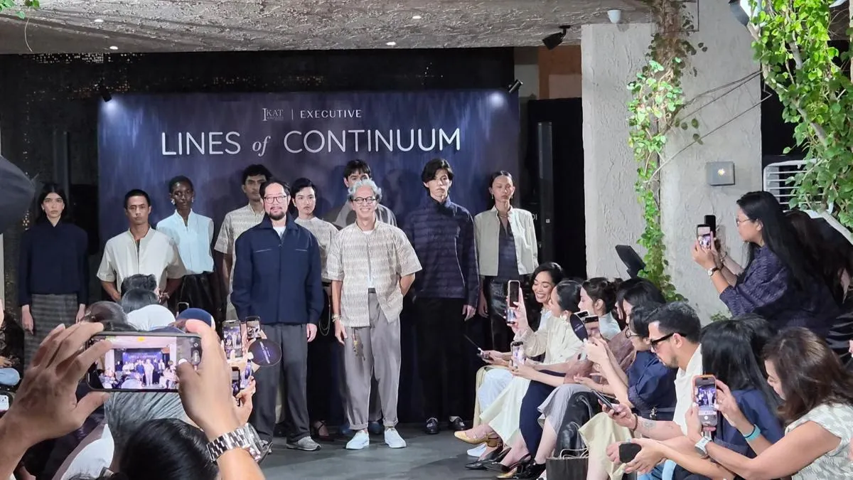 Tenun Ikat Bertemu Gaya Kasual dalam Lines of Continuum