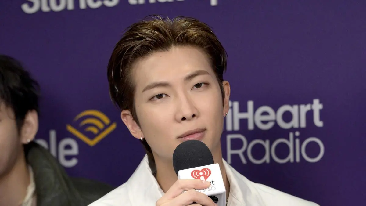 RM BTS Bawa Koleksi Seni ke Museum Internasional dan Mengubah Cara Kita Melihat K-Pop