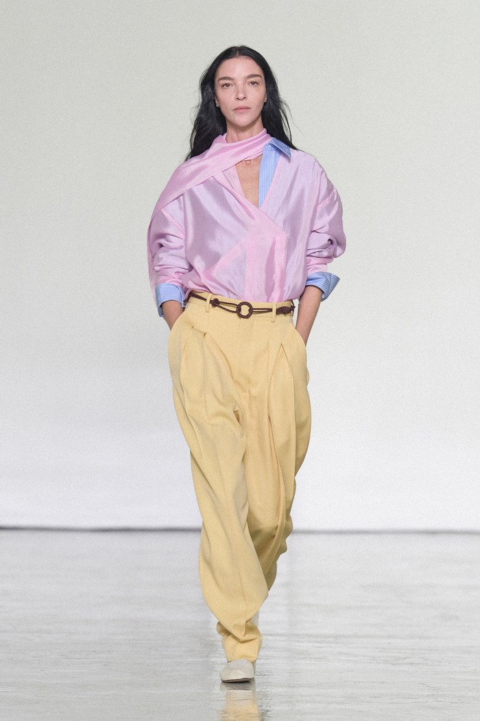 Koleksi Summer: Heritage, Tailoring Minimalis, dan Eksposi Bra